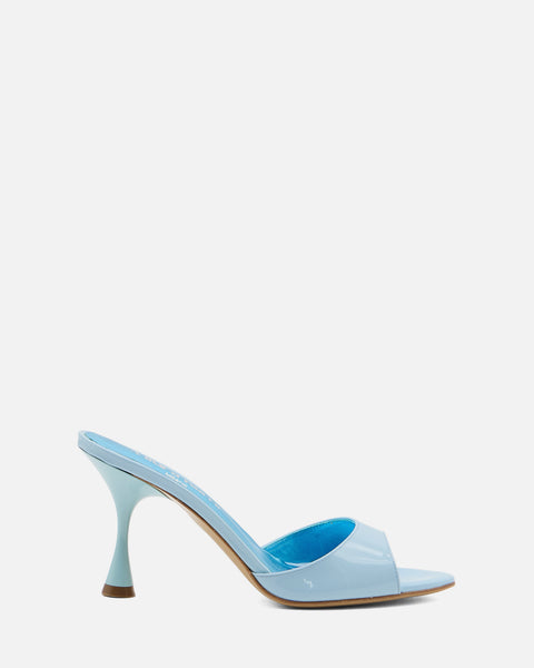 SANDALO CON TACCO IN PELLE VERNICE CELESTE POLVERE GF922