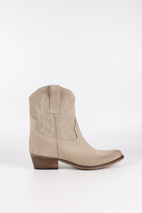 CAMPEROS IN CAMOSCIO BEIGE CON GAMBALE RICAMATO NOVA09 R/S