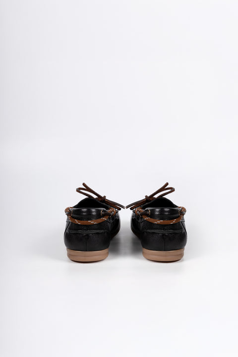 MOCASSINO IN PELLE NERO CON STRINGHE DIVINA01